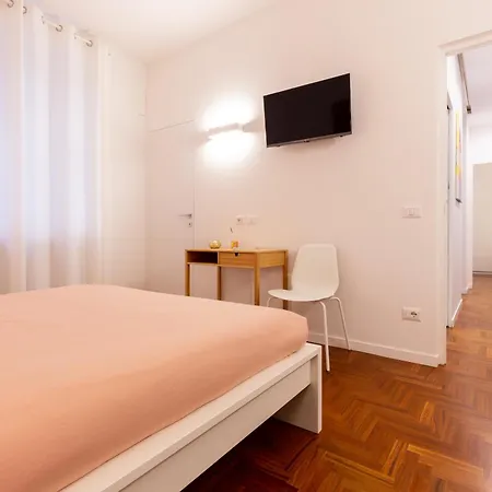 Poggioli House Up 4pp Policlinico * Rome