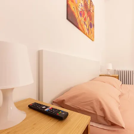 Apartment Poggioli House Up 4pp Policlinico